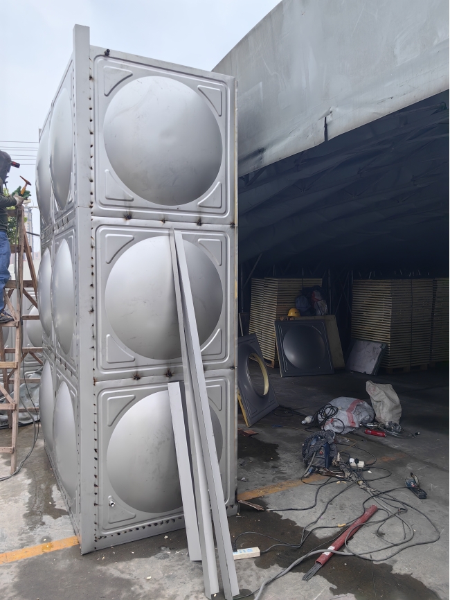 不锈钢水箱与pe水箱的区别